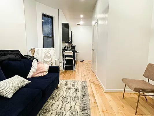 Rented by City Connections Realty | media 19