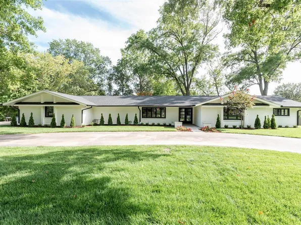 30 Salem Estates Dr, Saint Louis, MO 63124