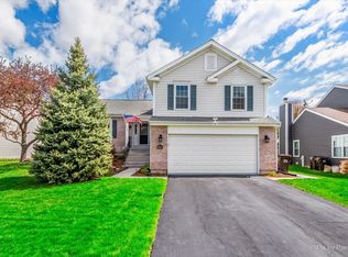 1208 Westport Rdg, Crystal Lake, IL 60014