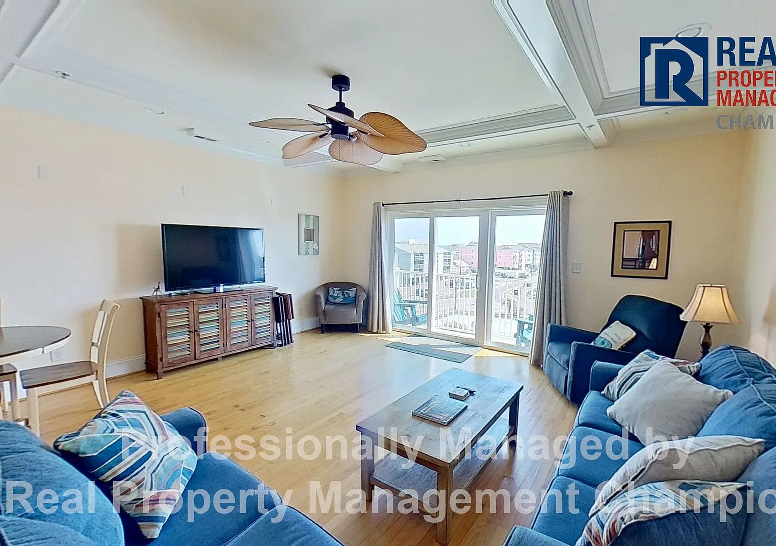 Fully Furnished 3BD/3.5BA Luxury Condo Available for Lease September through April — Photo 2