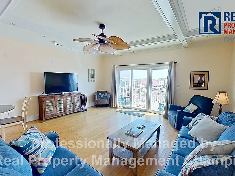 307 N Lake Park Blvd #202 — Photo 2
