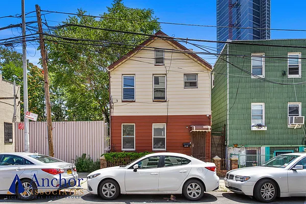 Rented by Anchor Associates | media 9