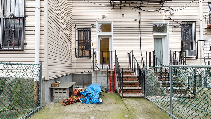 Rented by Nooklyn NYC LLC | media 23