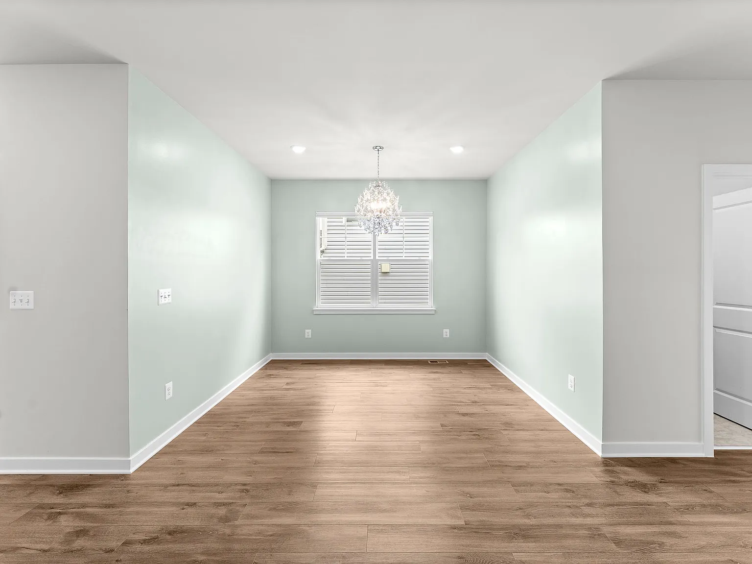 4 bed, 2913 sqft, $4,000 — Photo 3