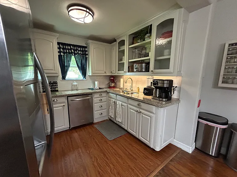 712 Hale St — Photo 9