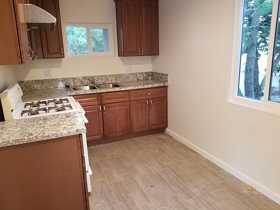 4th image of 238 E College St