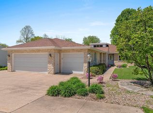 2530 W Palisades Dr, Appleton, WI 54915