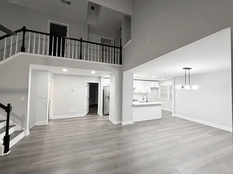 255 Dunwoody Creek Cir — Photo 2