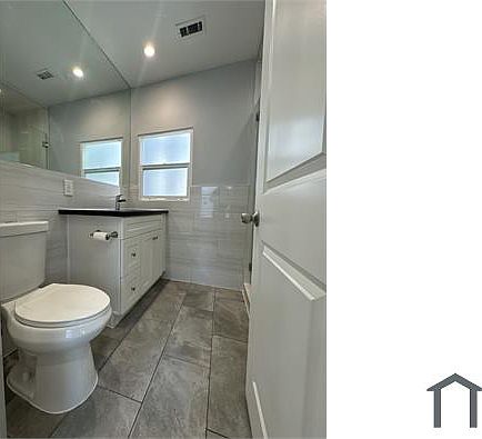 3rd image of 2412 W 48th St