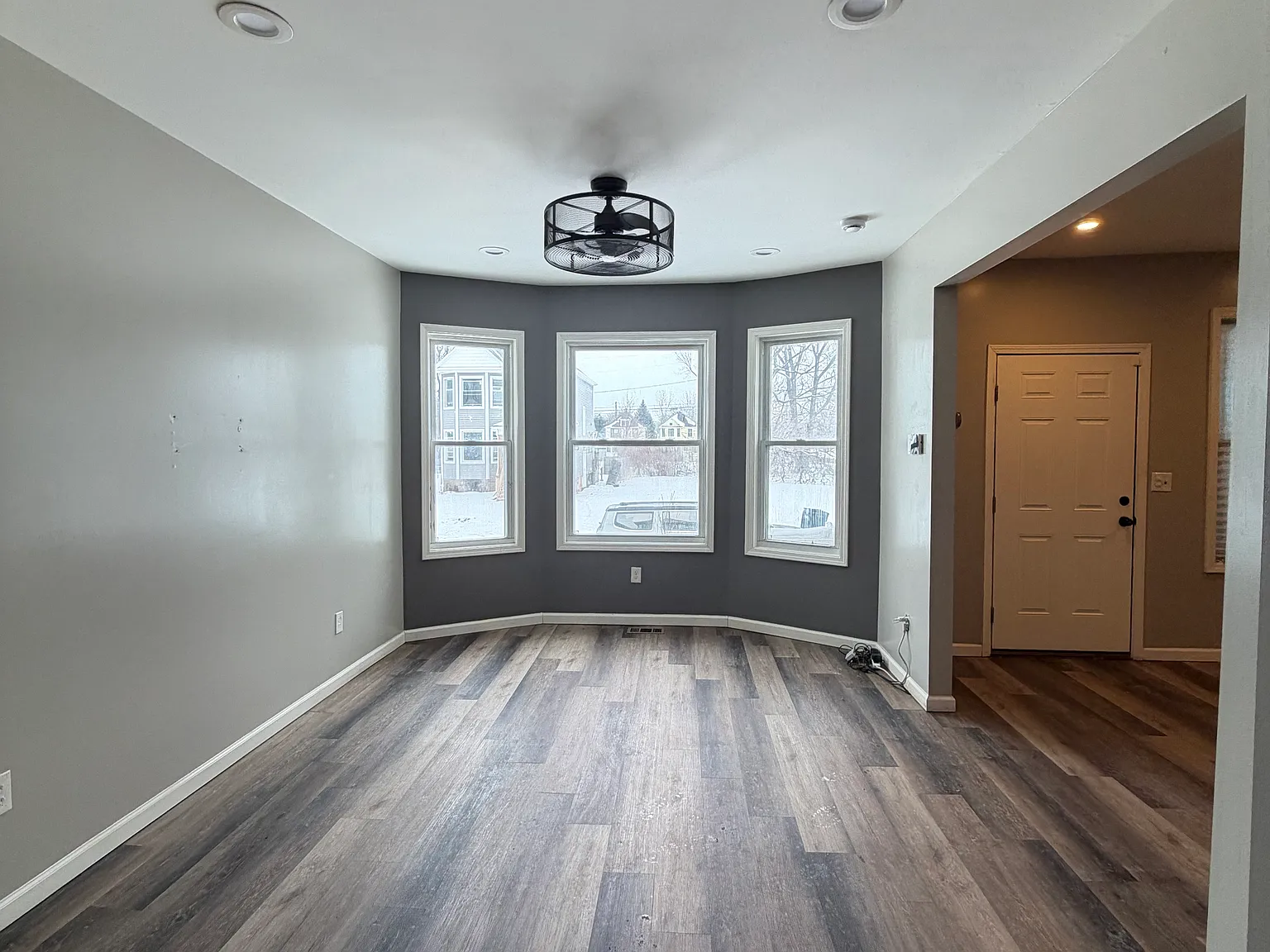 5 bed, 2.5 bath, 3000 sqft, $2,850 — Photo 3