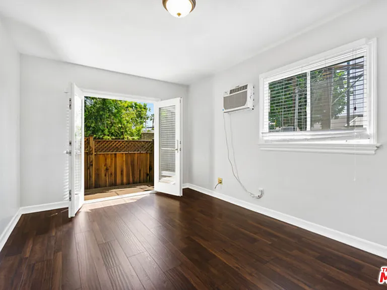 920 Westbourne Dr #9 — Photo 7