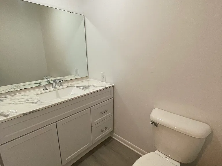 387 W Monroe St #3 — Photo 4