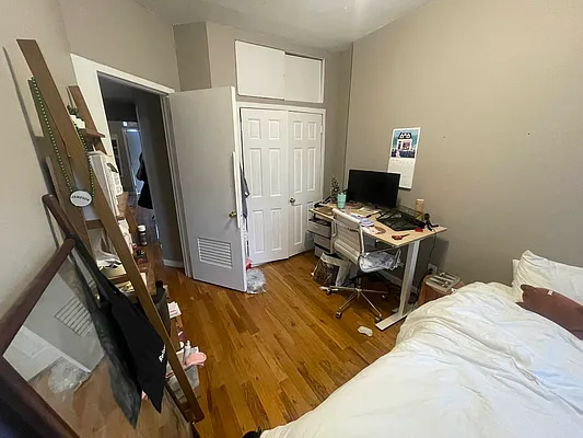 Rented by Delmark Realty LLC | media 31