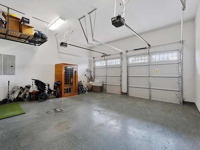 2221 Salt Grass Trl — Photo 35