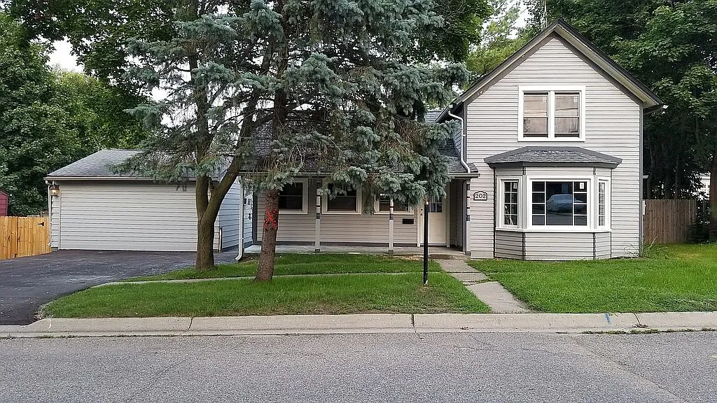 202 1st St photo 1