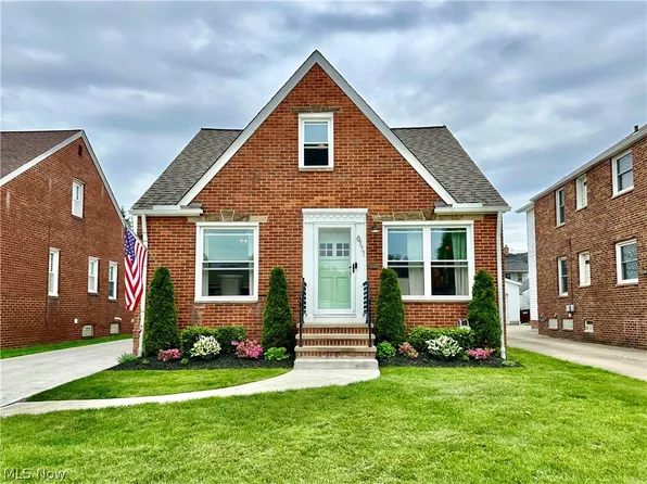 6111 Brownfield Dr, Parma, OH 44129