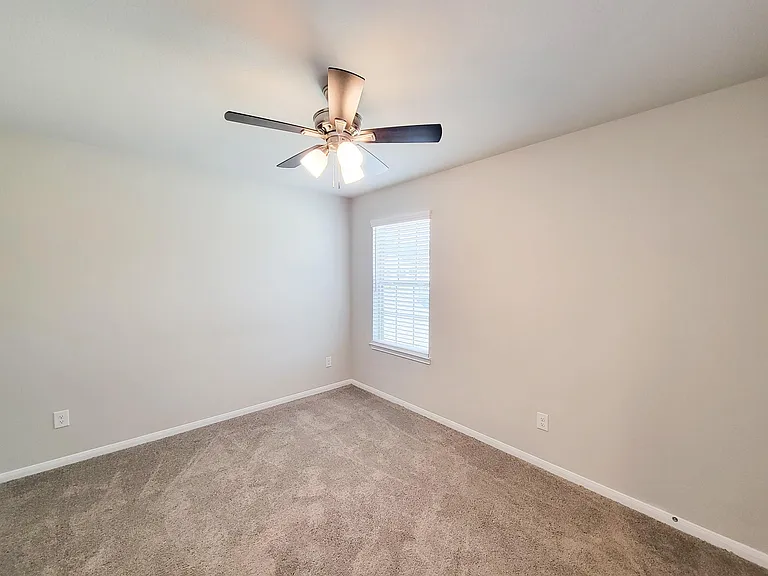 10423 Astor Point Trl — Photo 32