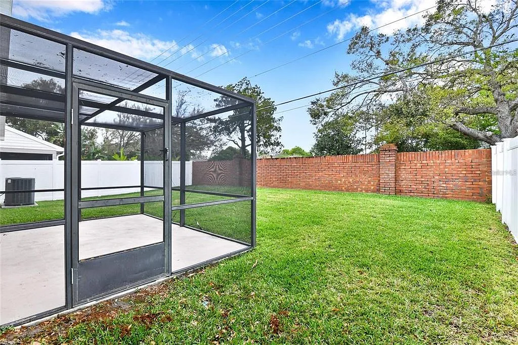 3 bed, 2.0 bath, 1363 sqft, $2,950 — Photo 3