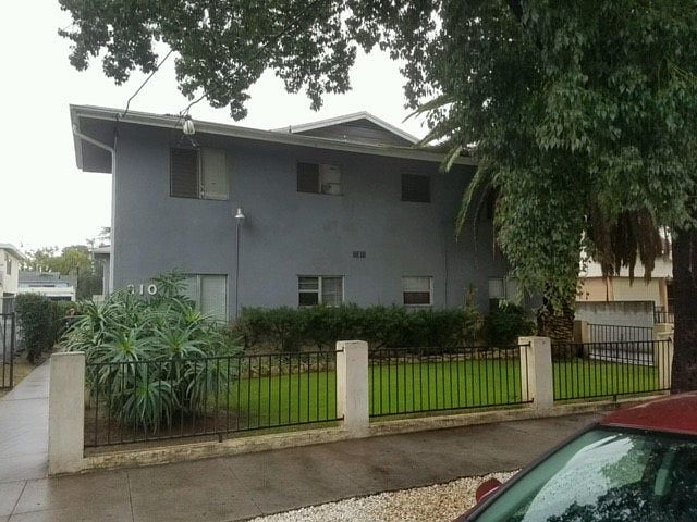 1st image of 610 N Oakland Ave