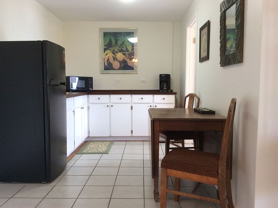 A cute kitchenette or BBQ on the patio.