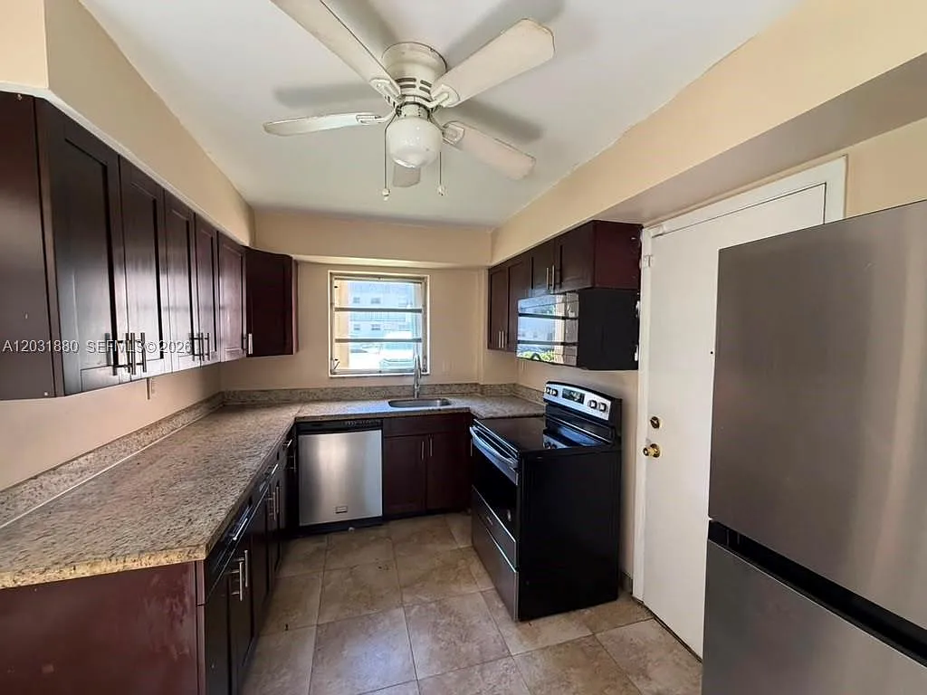 Sixth Horizons Condo — Photo 2