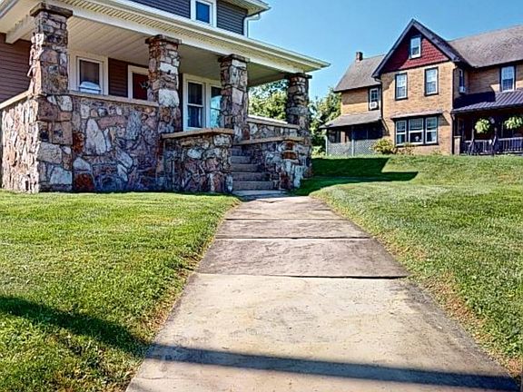 4th image of 2377 Riverside Dr