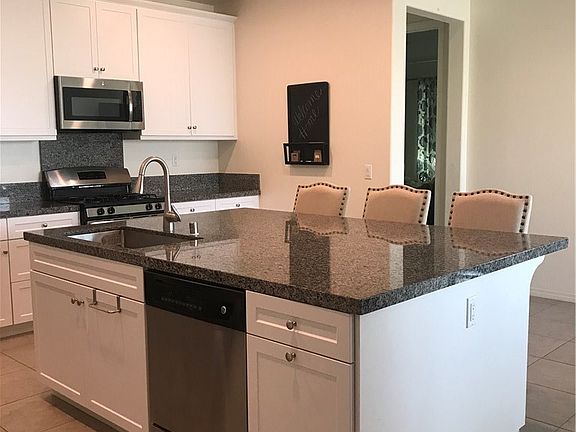 4th image of 17905 Cloudberry Dr