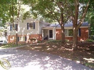 5628 Hummingbird Ln, Clarkston, MI 48346