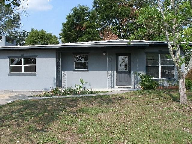1st image of 820 Cherokee Cir