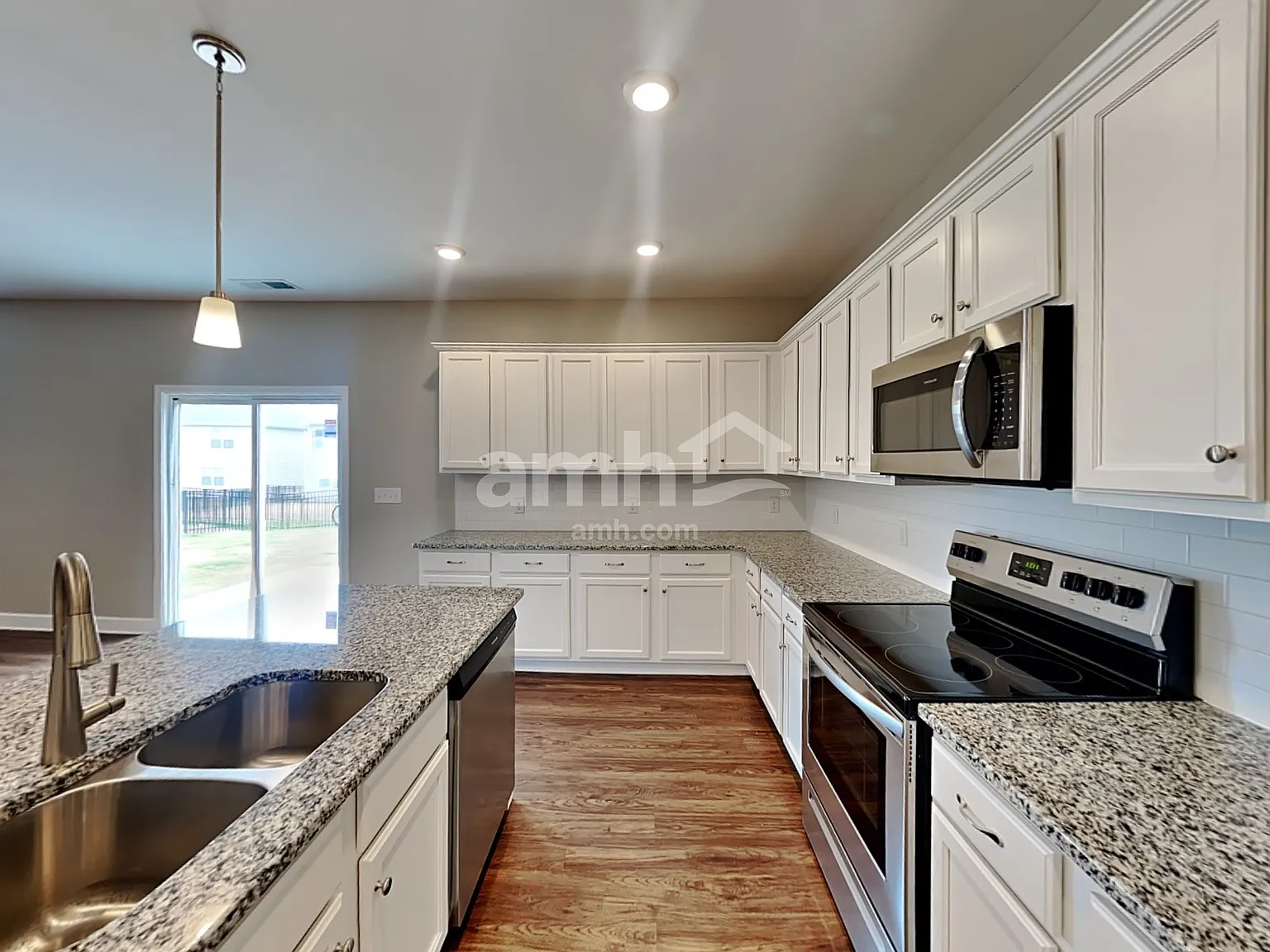 5 bed, 3.0 bath, 2513 sqft, $3,100 — Photo 3