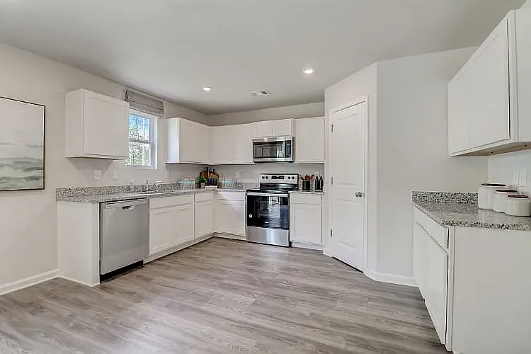118 Addlestone Cir — Photo 11