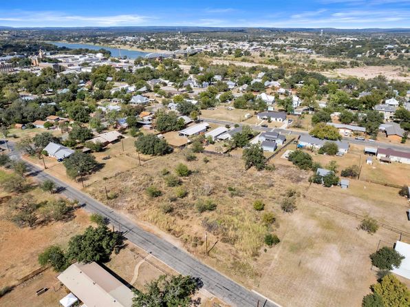 TBD E Wallace St., Llano, TX 78643