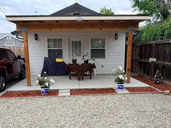 416 N 3rd St #B, Patterson, CA 95363