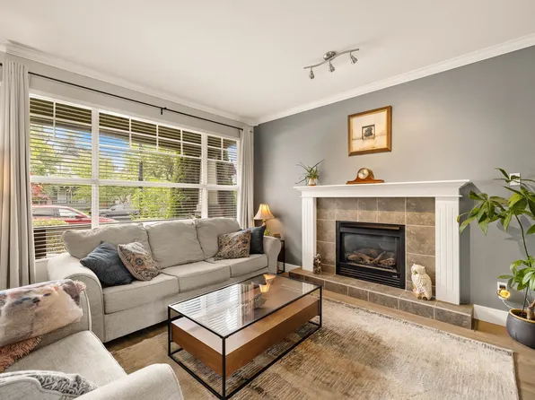 24327 102nd Ave, Maple Ridge, BC V2W 1X9
