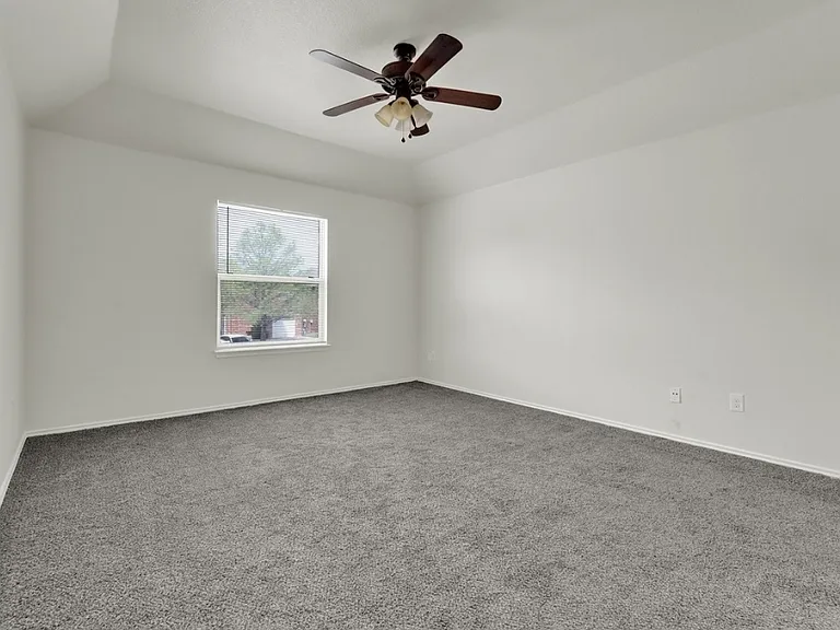 338 Castleridge Dr #B — Photo 11
