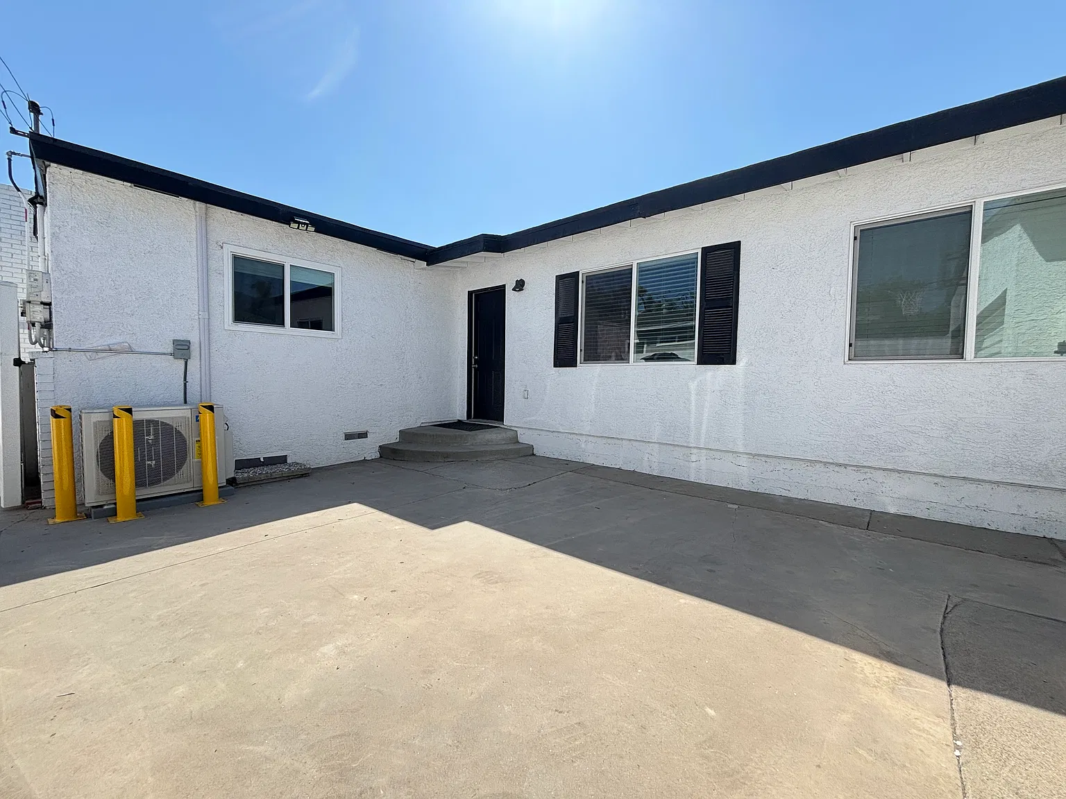 3 bed, 1212 sqft, $3,500 — Photo 3