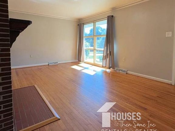 2nd image of 809 Wilson St