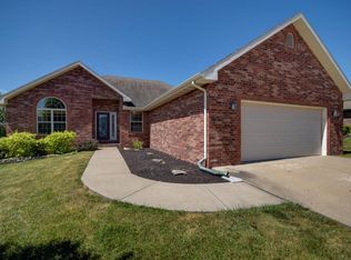 635 N Spout Spring St, Nixa, MO 65714