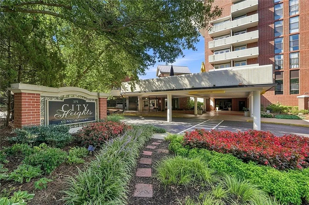 2 bed, 1.0 bath, 1014 sqft, $1,625 — Photo 2