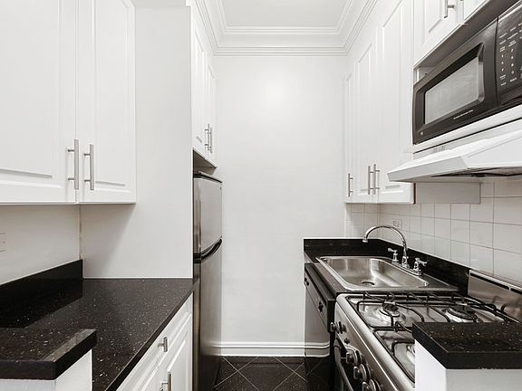 5th image of 452 E 78th St APT 3B