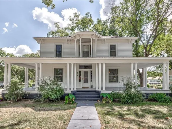 108 E 10th St, Pleasanton, KS 66075
