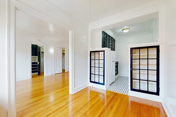 5501 S. Cornell — Photo 11