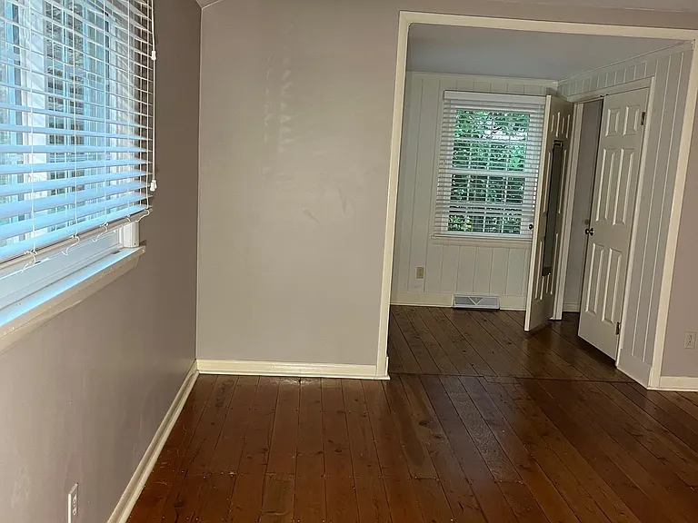 primary bed with nook area be