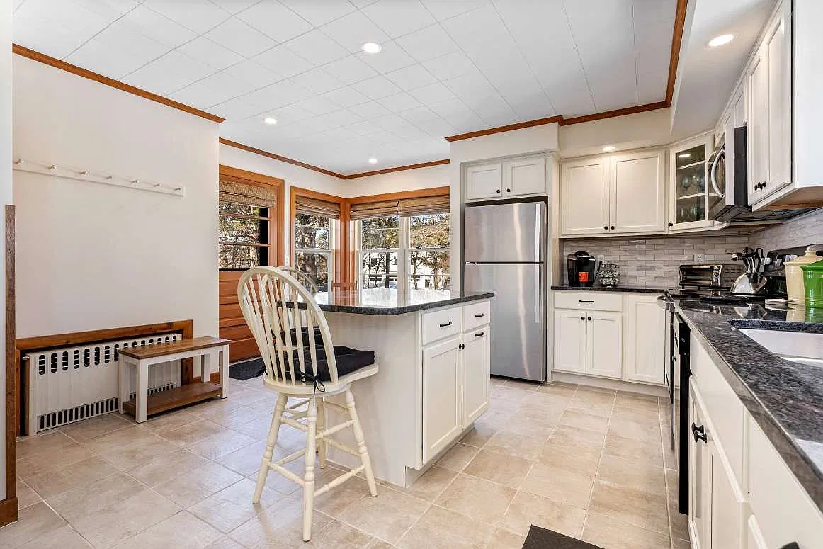 2 bed, 777 sqft, $2,100 — Photo 4