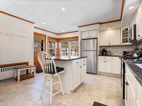 4th image of 353 Seaside Ave #2