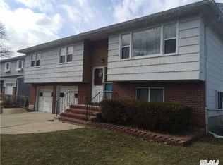 14 Newark St, Lindenhurst, NY