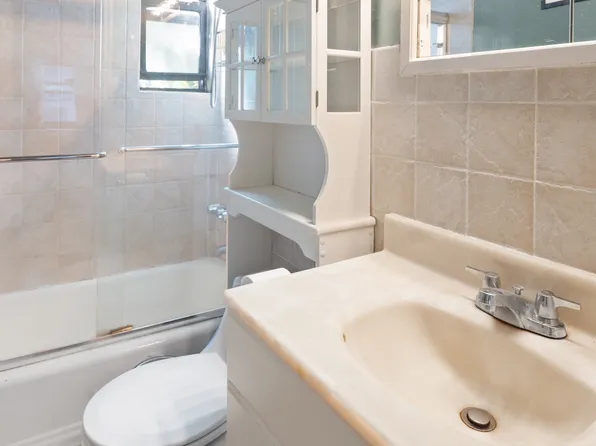 238 East 30th Street image 2 of 5