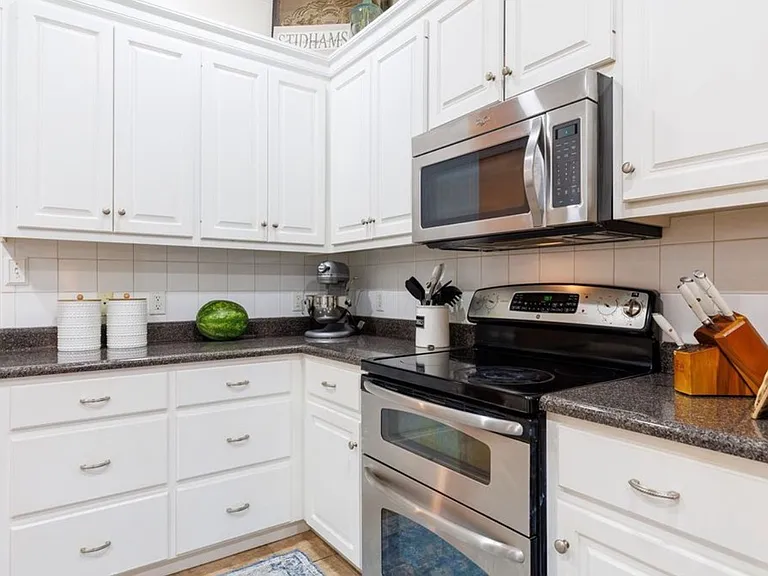 4004 Grey Oak Dr — Photo 6