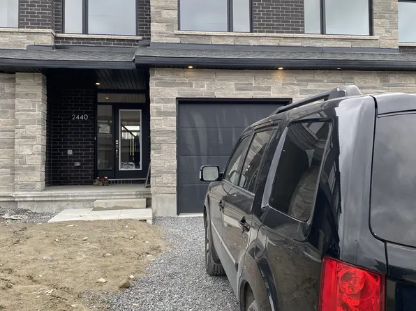 2440 Goldhawk Dr, Ottawa, ON K2S 3G3