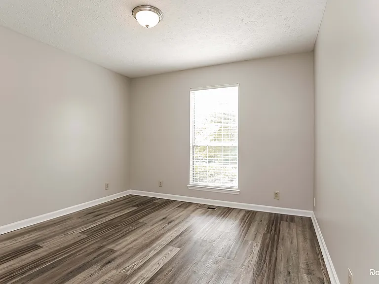 806 Allison Ct — Photo 13